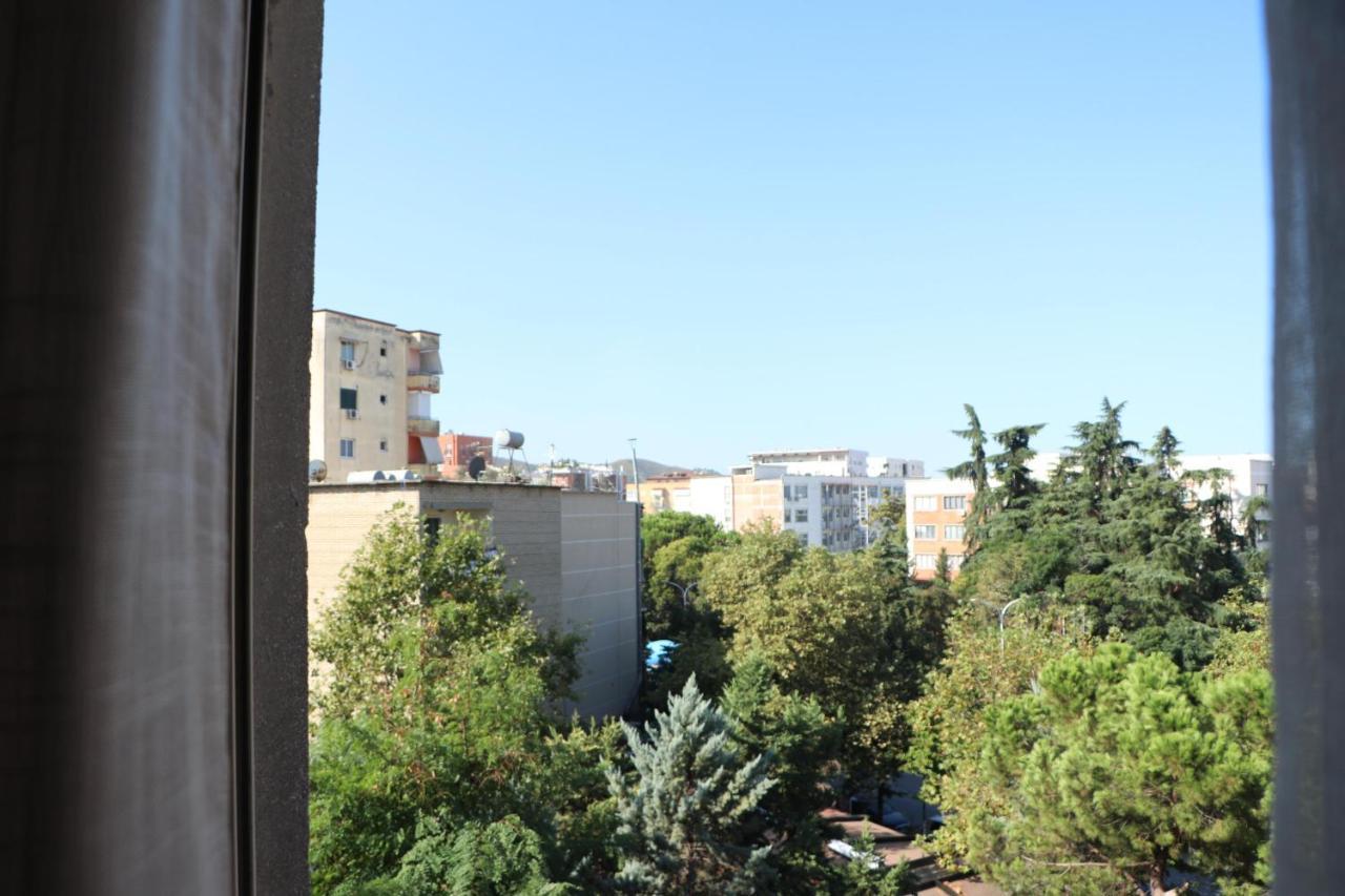 Pine Apartment Тирана Екстериор снимка